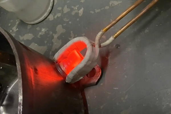 手持式高頻焊機，高頻加熱機它不單可以焊接銅管，還可以做熱處理