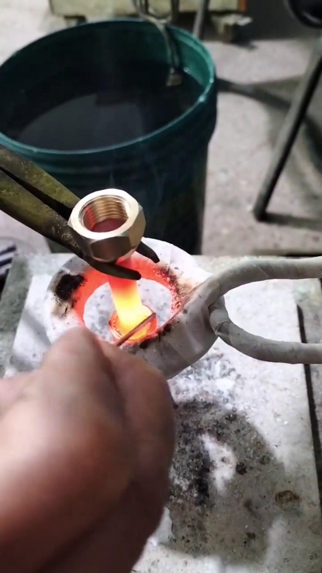 你還在用傳統的火焰焊接銅管嗎 人家都用上榴莲视频色在线观看加熱設備做銅管焊接了