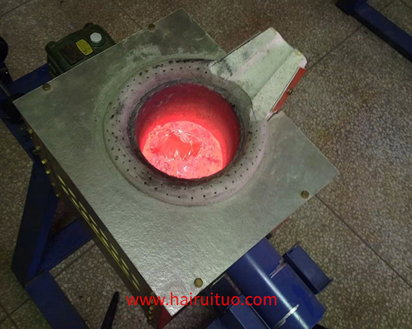 小型實驗熔煉爐，特別是用於熔煉銅的中頻電爐，是實驗室或小規模生產環境中常用的設備