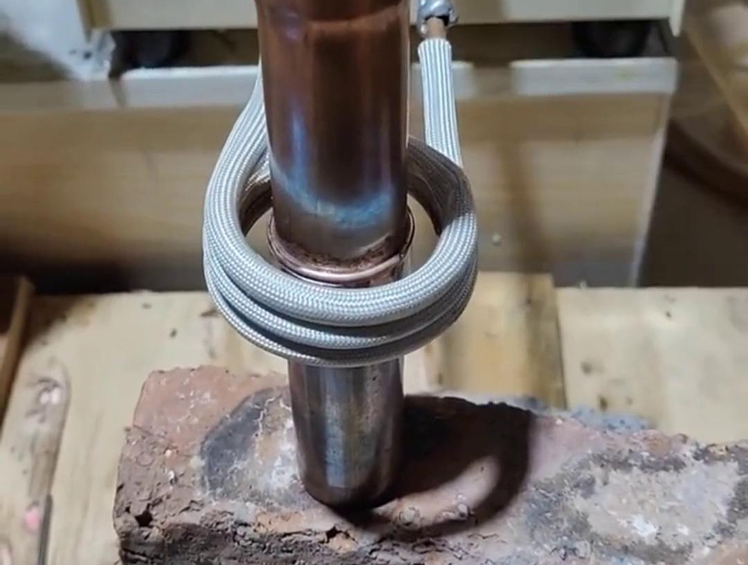 針對22毫米銅管三通接頭的焊接，手持式高頻焊機具有獨特優勢(圖3)