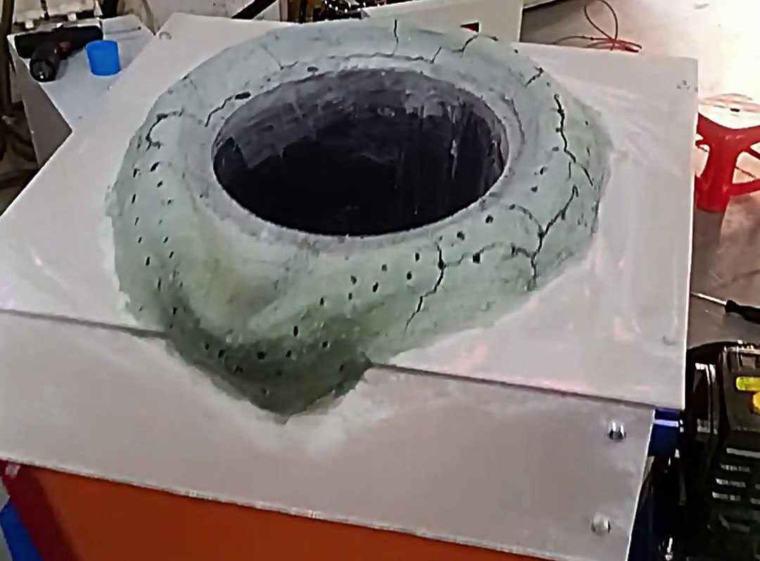 榴莲视频APP在线观看 5 公斤小型高頻熔煉爐:380V 三相電驅動,坩堝 / 手搖傾倒雙模式適配多場景(圖3) 榴莲视频APP在线观看 5 公斤小型高頻熔煉爐:380V 三相電驅動,坩堝 / 手搖傾倒雙模式適配多場景(圖3)