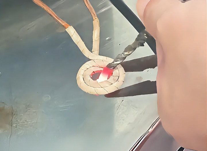 高頻加熱機熱拆舊鑽頭：效率驚人，輕鬆分離貴重合金