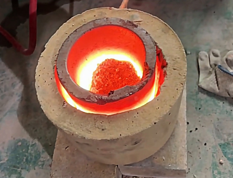 廢銅熔煉新標杆：海瑞拓中頻熔煉爐，高效環保雙在線(圖2)