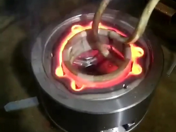 立式高頻榴莲色版视频熱處理鋼材加熱溫差的控製